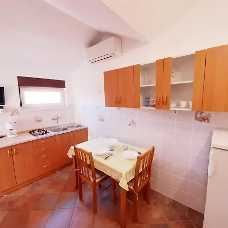 Izabela Muzic-fornaric * Cres