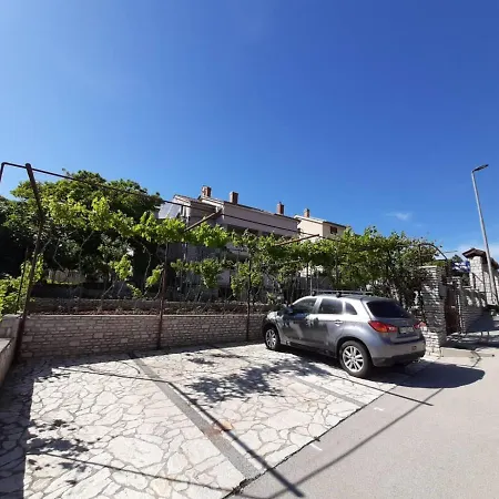 Apartment Izabela Muzic-fornaric *